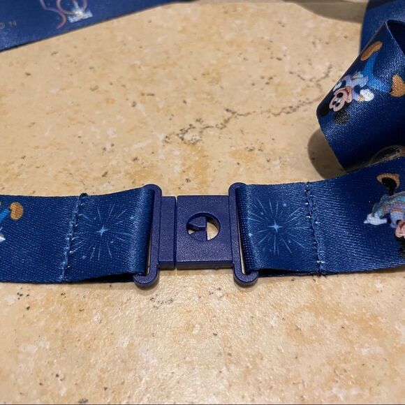 Walt Disney World’s 50th Anniversary Mickey Mouse Popcorn Bucket Collectible NWT - Picture 8 of 9